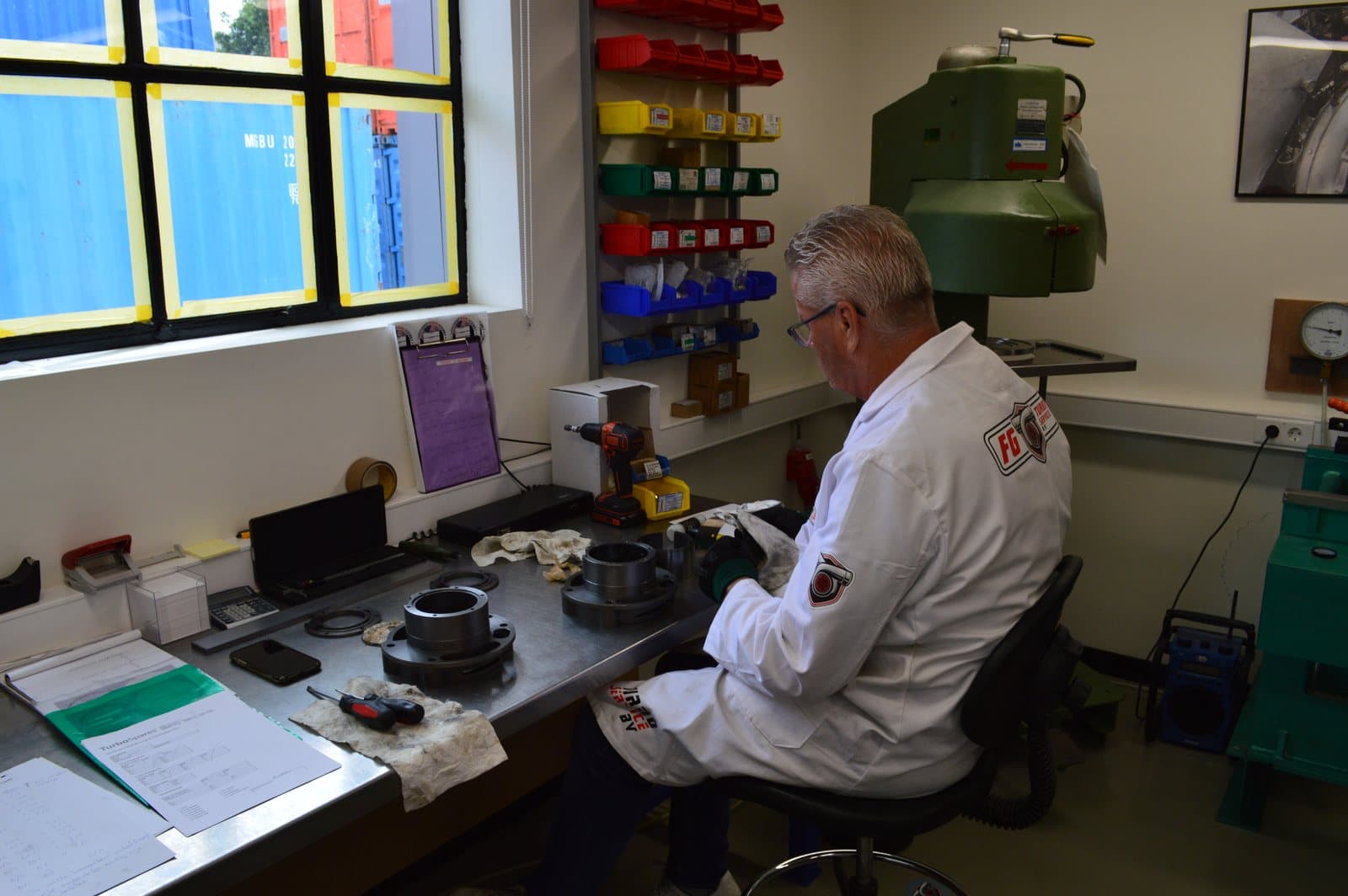 FG Turboservices technician assembling turbocharger bearing housings at the bench